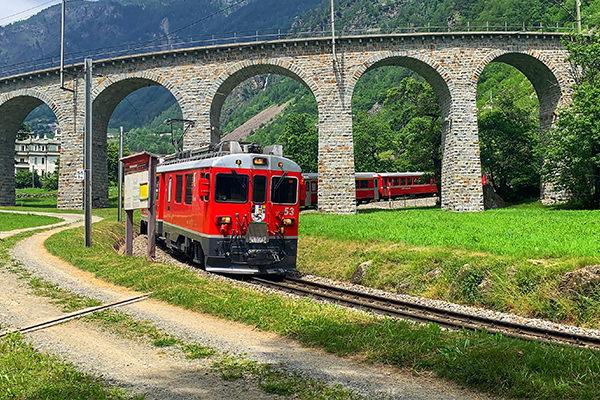 伯連納列車