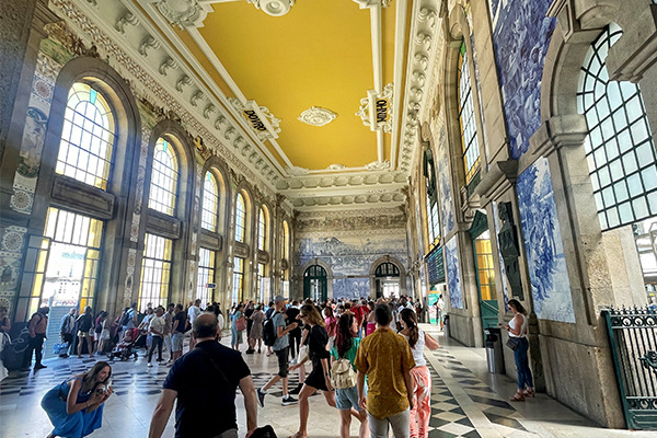 Sao Bento Station