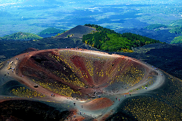 25 埃特納火山輕健行
