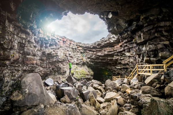 Vidgelmir 火山岩洞